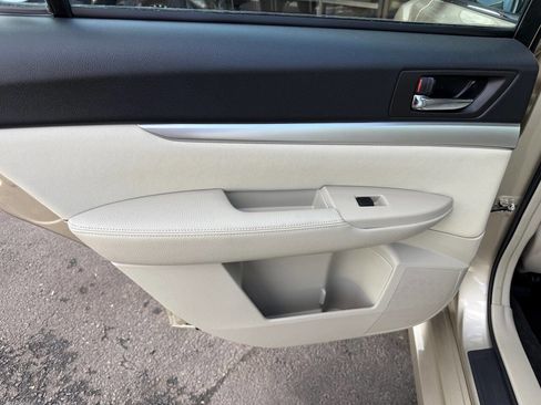 Used 2010 Subaru Legacy 2.5i Premium image 10