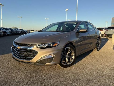 Used 2024 Chevrolet Malibu LT image 2
