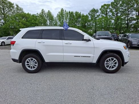 Used 2019 Jeep Grand Cherokee Laredo AWD/4WD image 15