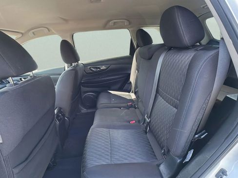 Used 2019 Nissan Rogue SV w/ Premium Package AWD/4WD image 17