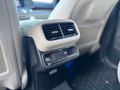 Used 2025 Mercedes-Benz GLS 450 4MATIC image 23