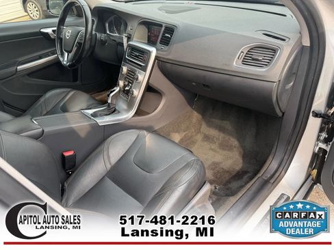 Used 2017 Volvo V60 T5 Cross Country Platinum w/ Climate Package image 24