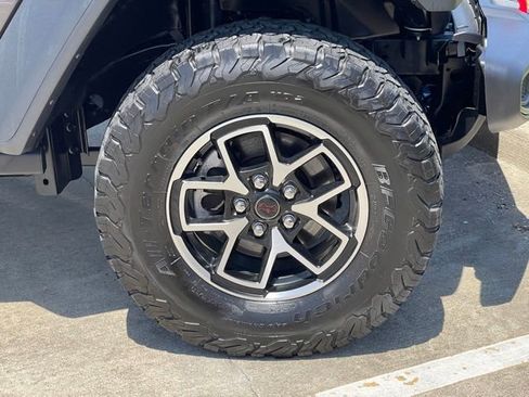 Used 2025 Jeep Wrangler Unlimited Rubicon AWD/4WD image 12