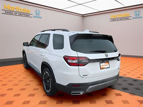 New 2026 Honda Pilot Touring image 3