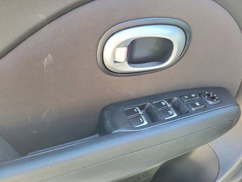 Used 2018 Kia Soul + image 11