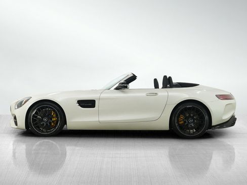 Used 2019 Mercedes-Benz AMG GT Roadster image 3