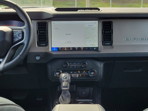 Used 2025 Ford Bronco Outer Banks AWD/4WD image 18