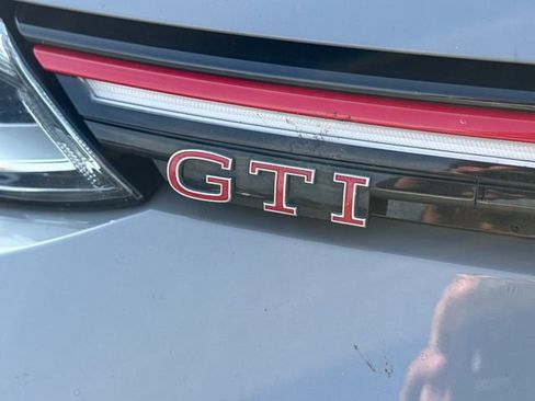 Used 2024 Volkswagen GTI SE FWD image 17