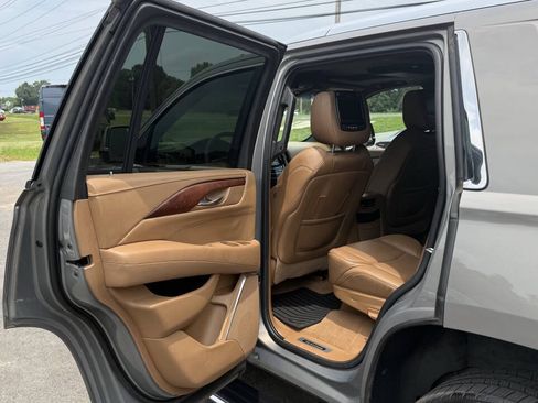 Used 2017 Cadillac Escalade Platinum AWD/4WD image 14