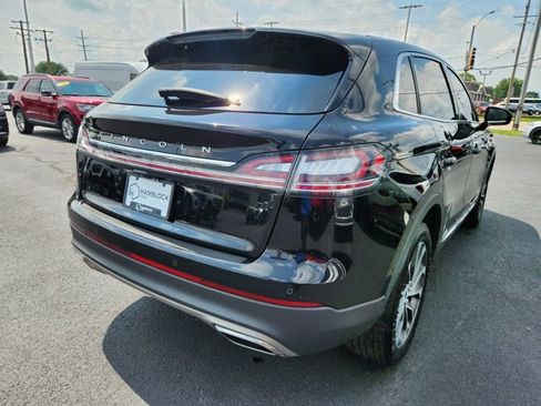 Used 2022 Lincoln Nautilus Reserve image 5