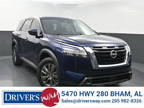 Used 2022 Nissan Pathfinder S image 1