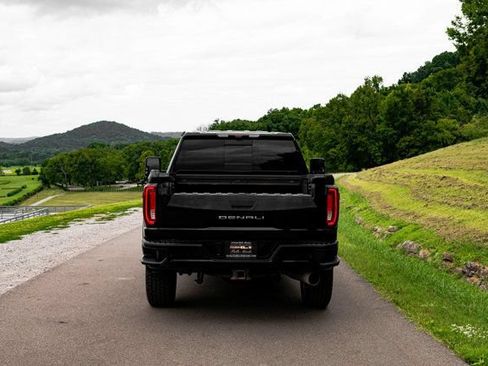 Used 2021 GMC Sierra 2500 Denali w/ Denali Black Diamond Edition AWD/4WD image 9