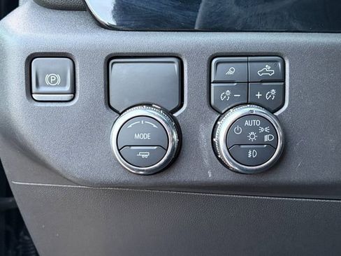 Certified 2025 GMC Sierra 1500 SLT image 5