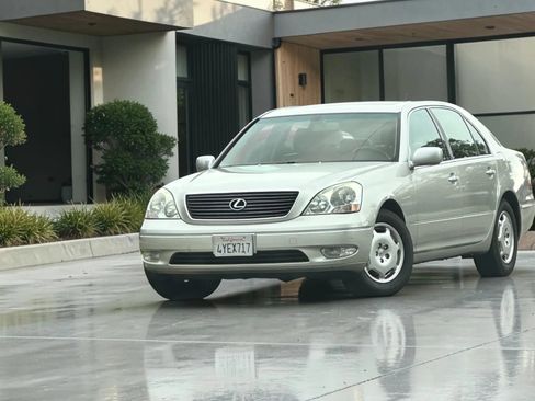 Used 2002 Lexus LS 430 RWD image 1
