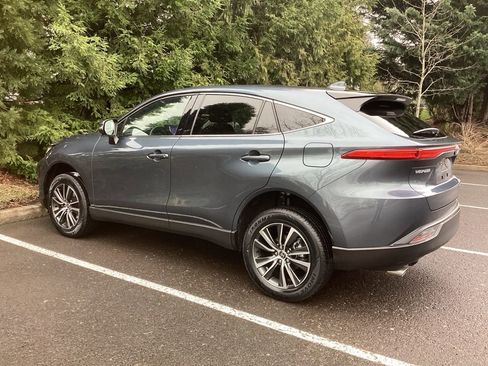 Used 2023 Toyota Venza LE image 8