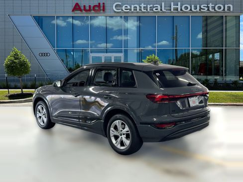 Used 2025 Audi Q6 e-tron Premium w/ Convenience Package image 3