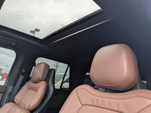 Used 2023 Lincoln Aviator Black Label w/ Class IV Trailer Tow Package image 25