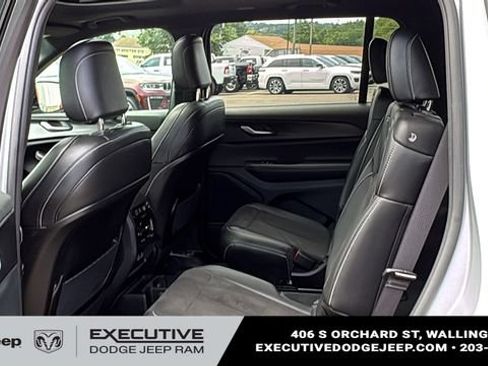 Used 2023 Jeep Grand Cherokee L Laredo AWD/4WD image 23