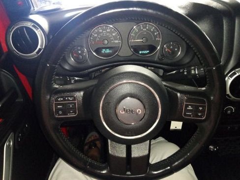 Used 2017 Jeep Wrangler Unlimited Sahara w/ Connectivity Group AWD/4WD image 9