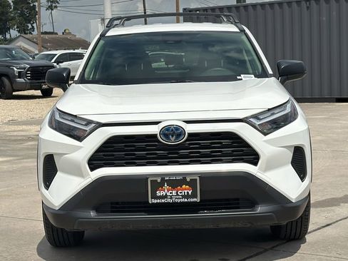 Used 2024 Toyota RAV4 LE AWD/4WD image 8