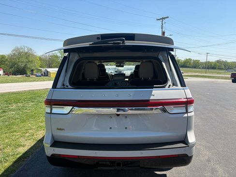 Used 2022 Lincoln Navigator Reserve image 4