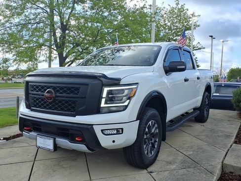 Used 2023 Nissan Titan PRO-4X w/ Pro-4x Convenience Package AWD/4WD image 3