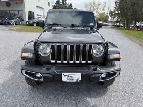 Used 2018 Jeep Wrangler Unlimited Sahara AWD/4WD image 8