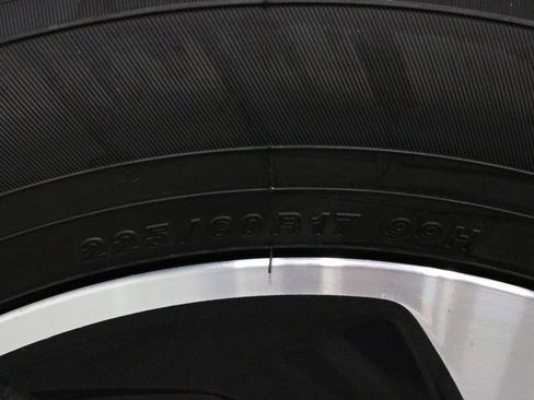 Used 2018 Subaru Forester 2.5i Premium w/ All-Weather Package image 43