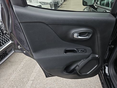 Used 2021 Jeep Renegade Sport image 10