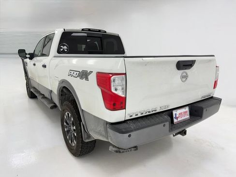 Used 2019 Nissan Titan PRO-4X w/ Pro-4x Convenience Package AWD/4WD image 18