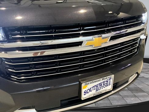 Used 2024 Chevrolet Suburban LT w/ Luxury Package AWD/4WD image 34