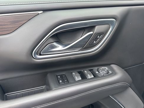 Used 2021 Chevrolet Suburban Z71 image 30