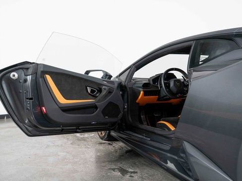 Used 2023 Lamborghini Huracan Tecnica image 14