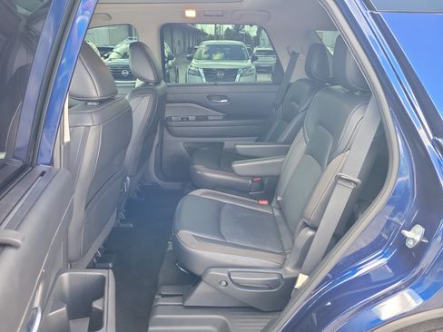 Certified 2024 Nissan Pathfinder SL w/ SL Premium Package AWD/4WD image 15