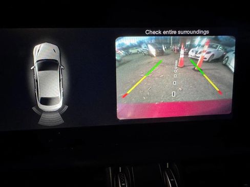 Used 2017 Alfa Romeo Giulia w/ Sport Appearance Package image 23