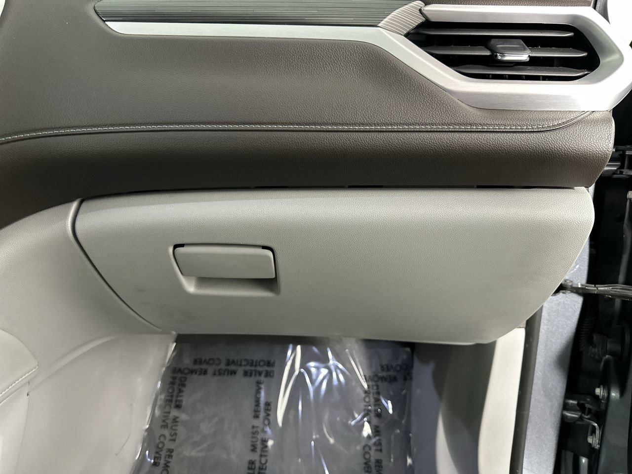 Used 2020 GMC Acadia SLT w/ Driver Alert Package II FWD image 17