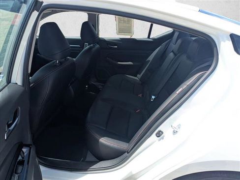 Used 2024 Nissan Altima 2.5 SR image 17