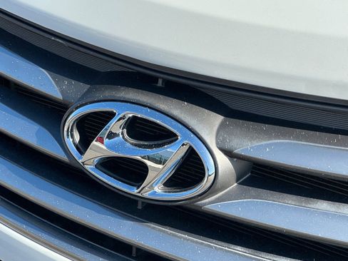 Used 2017 Hyundai Santa Fe Sport FWD image 36
