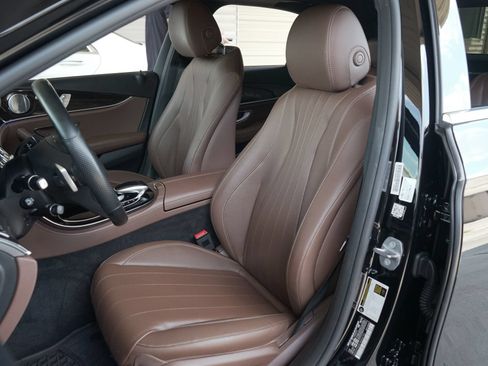 Used 2018 Mercedes-Benz E 300 4MATIC image 3