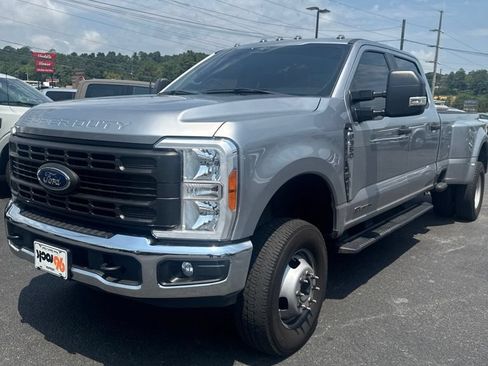 Used 2023 Ford F350 XL w/ XL Driver Assist Package AWD/4WD image 2