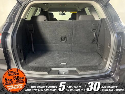 Used 2015 Chevrolet Traverse LT w/ Style and Technology Package FWD image 5