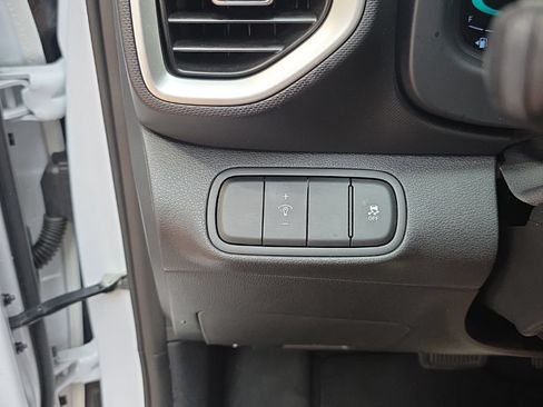 Certified 2025 Hyundai Venue SE FWD image 23