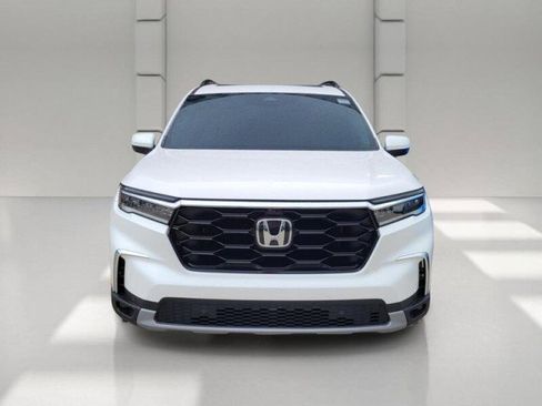 Used 2025 Honda Pilot Elite image 2