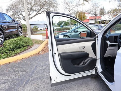 Used 2025 Hyundai Tucson SE image 20