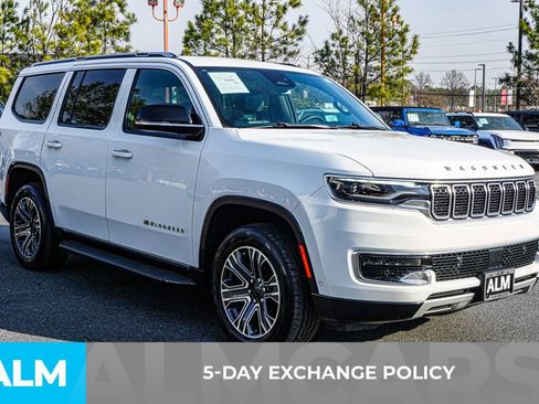 Used 2024 Jeep Wagoneer Series II w/ Flexible Seating Group RWD image 4