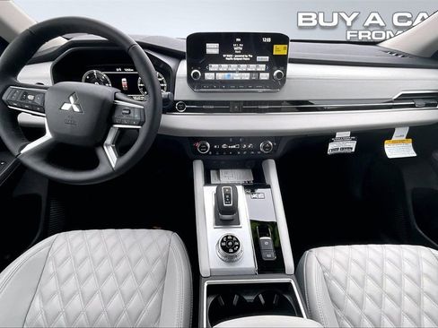 New 2025 Mitsubishi Outlander SEL image 5