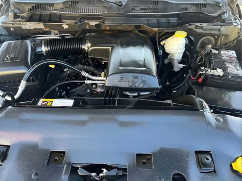 Used 2020 RAM 1500 Classic SLT AWD/4WD image 14