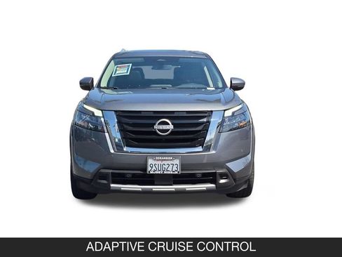 Used 2025 Nissan Pathfinder SL w/ SL Premium Package FWD image 4