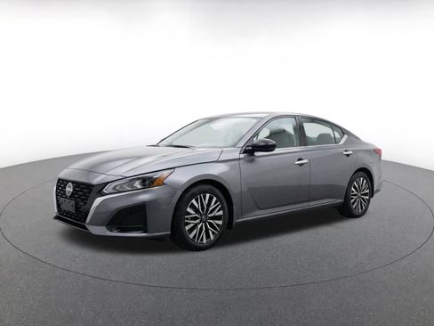 Used 2026 Nissan Altima 2.5 SV FWD image 3