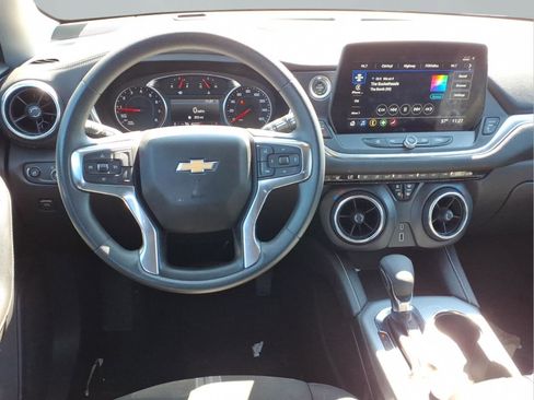 Used 2025 Chevrolet Blazer LT FWD image 4